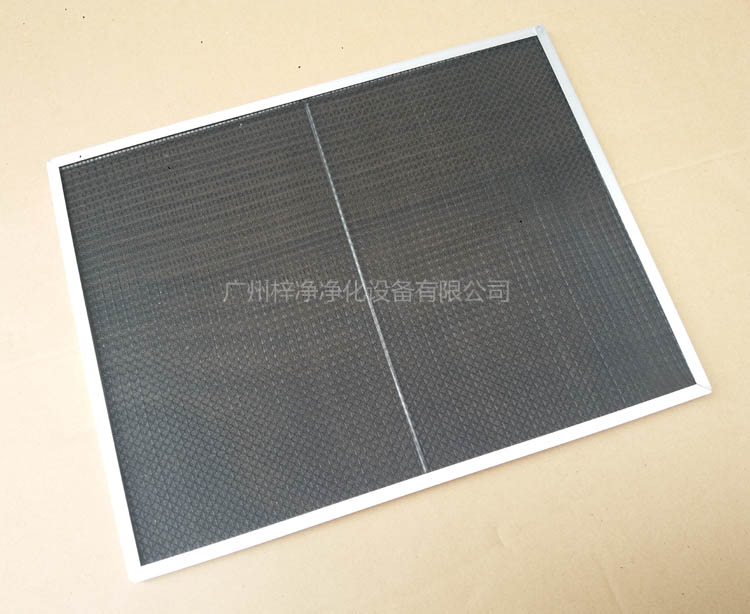 尼龍網(wǎng)初效過濾器骨架采用直徑為6mm的鐵絲焊接處理,目的防止過濾器變形。