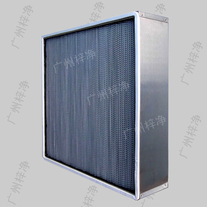 400度耐高溫高效過濾器可以滿足特殊工業(yè)的嚴格要求，適用于各種潔凈室、潔凈臺、制藥廠、生物廠、食品加工及其他任何需要嚴格控制空氣污染的場所。