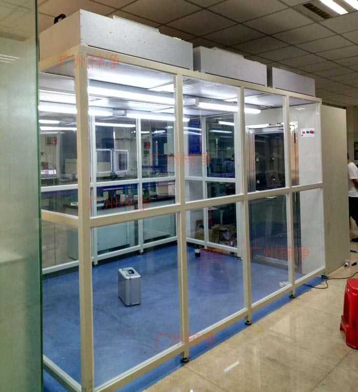 潔凈棚FFU包括初級過濾器和高效過濾器,確保吸入和排出的空氣達到相應(yīng)的潔凈度標準。 潔凈棚FFU包括初級過濾器和高效過濾器,確保吸入和排出的空氣達到相應(yīng)的潔凈度標準。